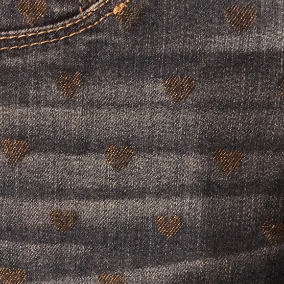 💝50% off! Denim Shorts with Gold Hearts - Picture 3 of 6